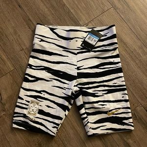 NIKE WOMENS BIKER SHORTS ZEBRA